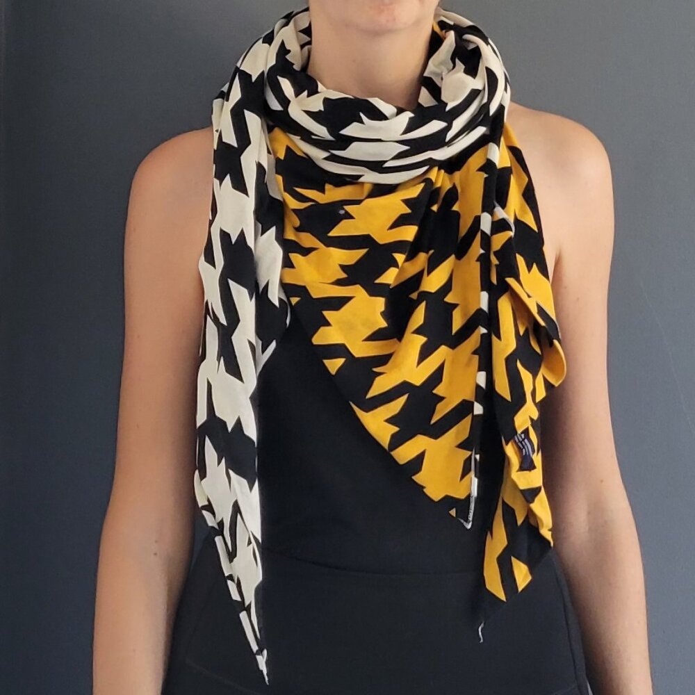 Zara - Bold Graphic Houndstooth Scarf - Yellow / White / Black - Picture 4 of 9